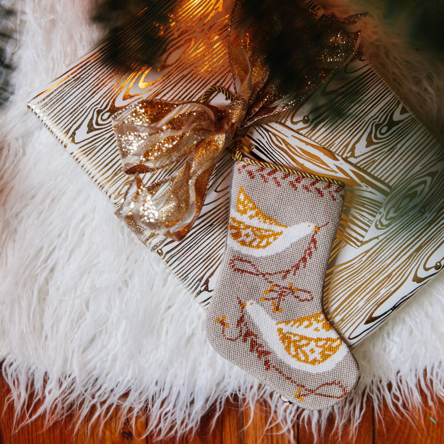 Bauble Stockings, Peace on Earth - Gold